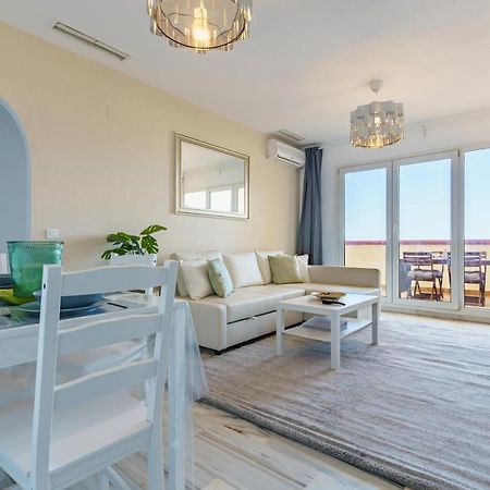 Chic Beachfront Flat With Amazing Sea Views And Private Indoor Parking Benalmádena Exteriér fotografie