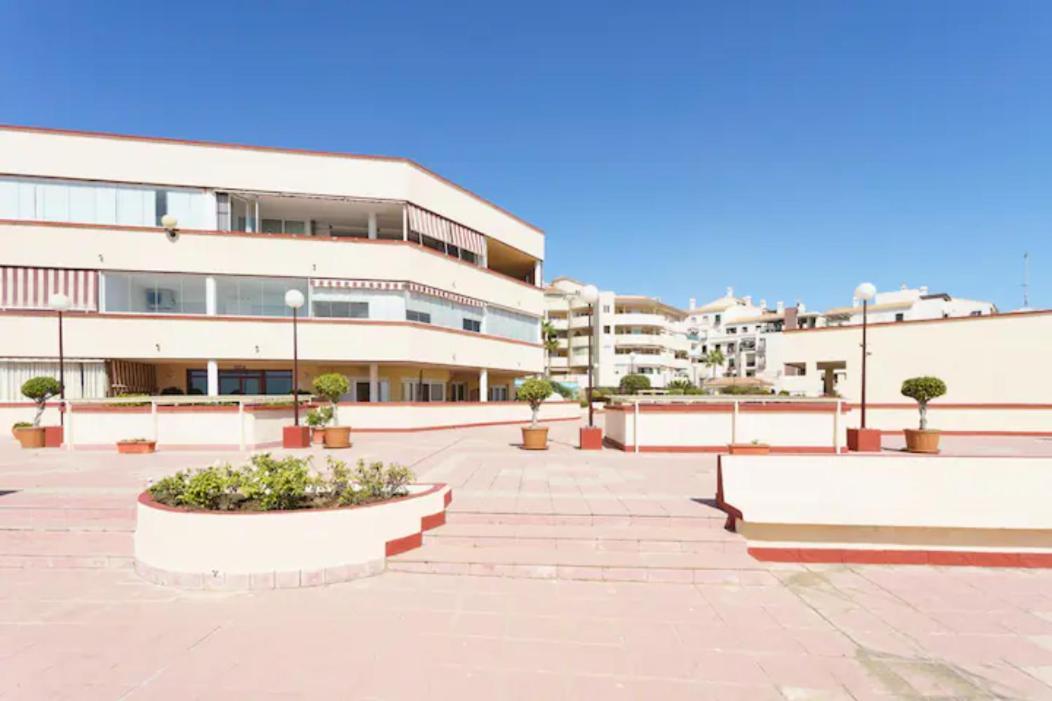 Chic Beachfront Flat With Amazing Sea Views And Private Indoor Parking Benalmádena Exteriér fotografie