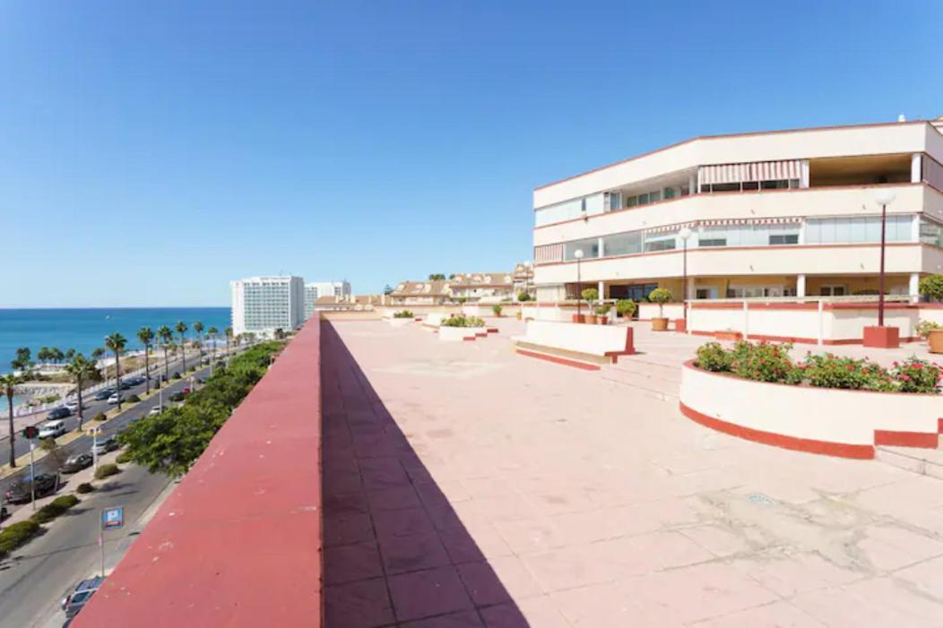 Chic Beachfront Flat With Amazing Sea Views And Private Indoor Parking Benalmádena Exteriér fotografie