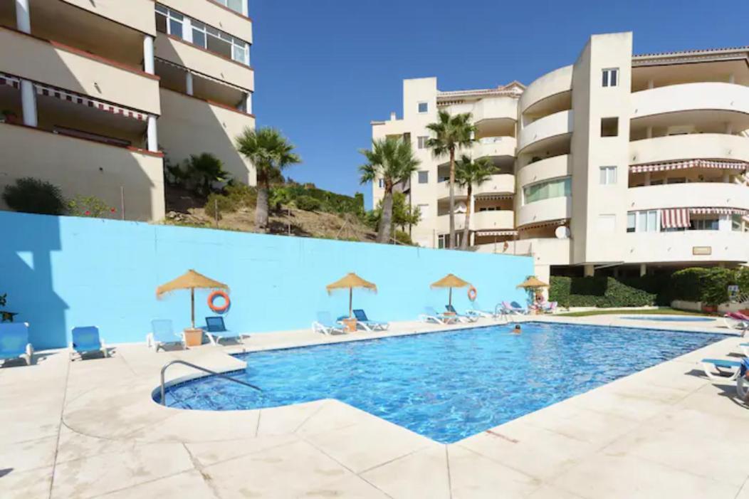 Chic Beachfront Flat With Amazing Sea Views And Private Indoor Parking Benalmádena Exteriér fotografie