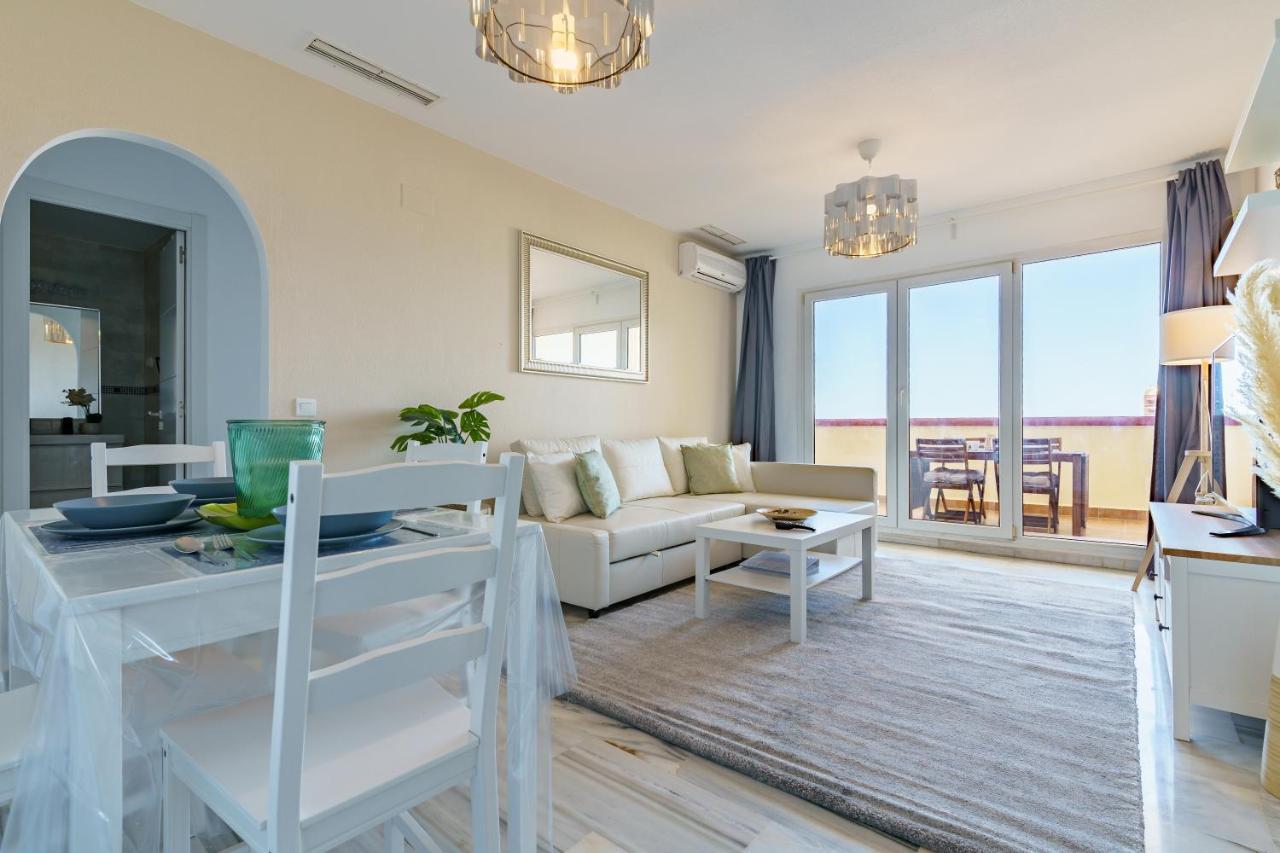 Chic Beachfront Flat With Amazing Sea Views And Private Indoor Parking Benalmádena Exteriér fotografie