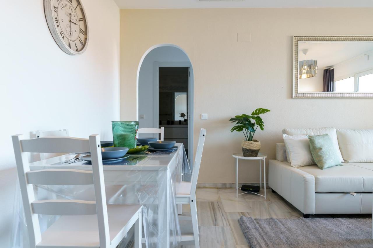 Chic Beachfront Flat With Amazing Sea Views And Private Indoor Parking Benalmádena Exteriér fotografie