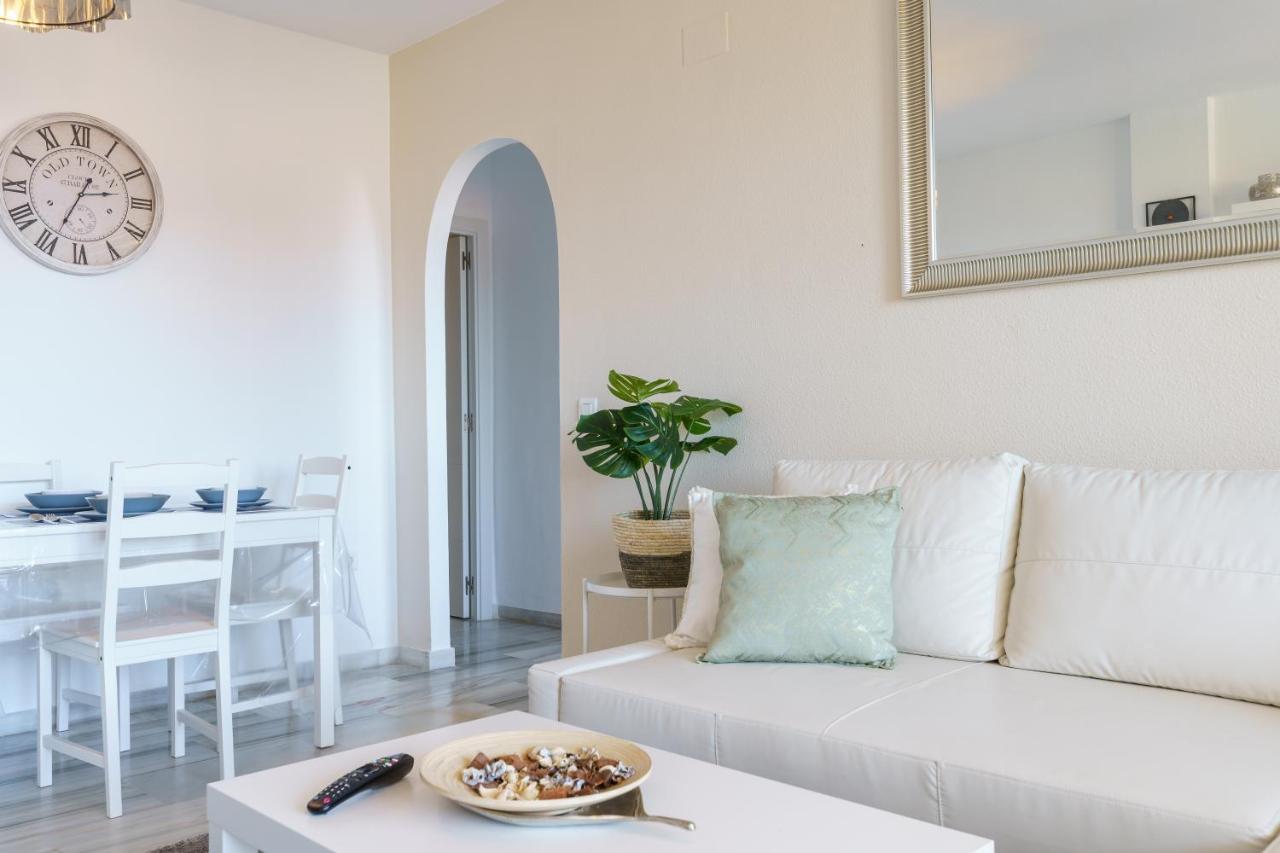 Chic Beachfront Flat With Amazing Sea Views And Private Indoor Parking Benalmádena Exteriér fotografie