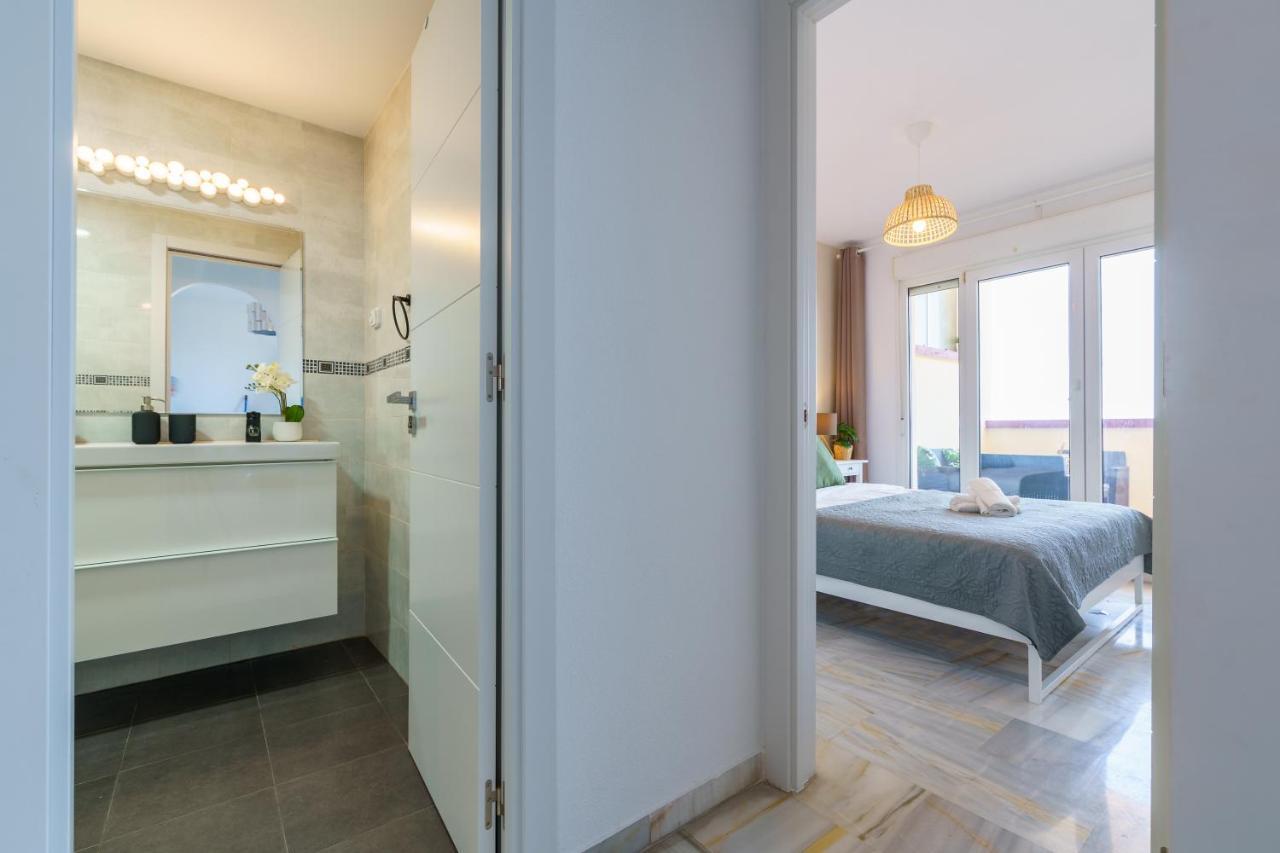 Chic Beachfront Flat With Amazing Sea Views And Private Indoor Parking Benalmádena Exteriér fotografie
