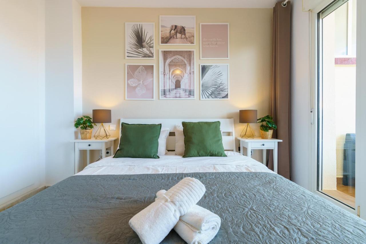 Chic Beachfront Flat With Amazing Sea Views And Private Indoor Parking Benalmádena Exteriér fotografie