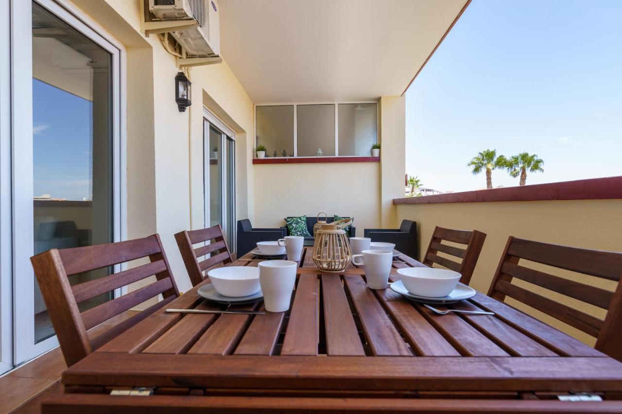 Chic Beachfront Flat With Amazing Sea Views And Private Indoor Parking Benalmádena Exteriér fotografie