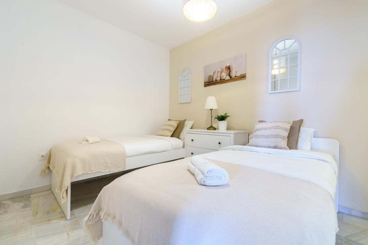 Chic Beachfront Flat With Amazing Sea Views And Private Indoor Parking Benalmádena Exteriér fotografie