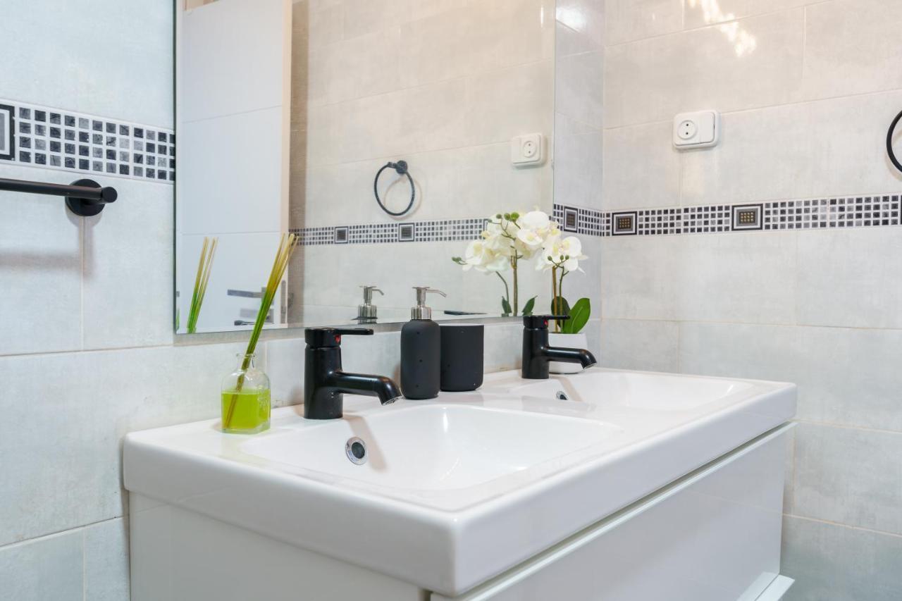 Chic Beachfront Flat With Amazing Sea Views And Private Indoor Parking Benalmádena Exteriér fotografie