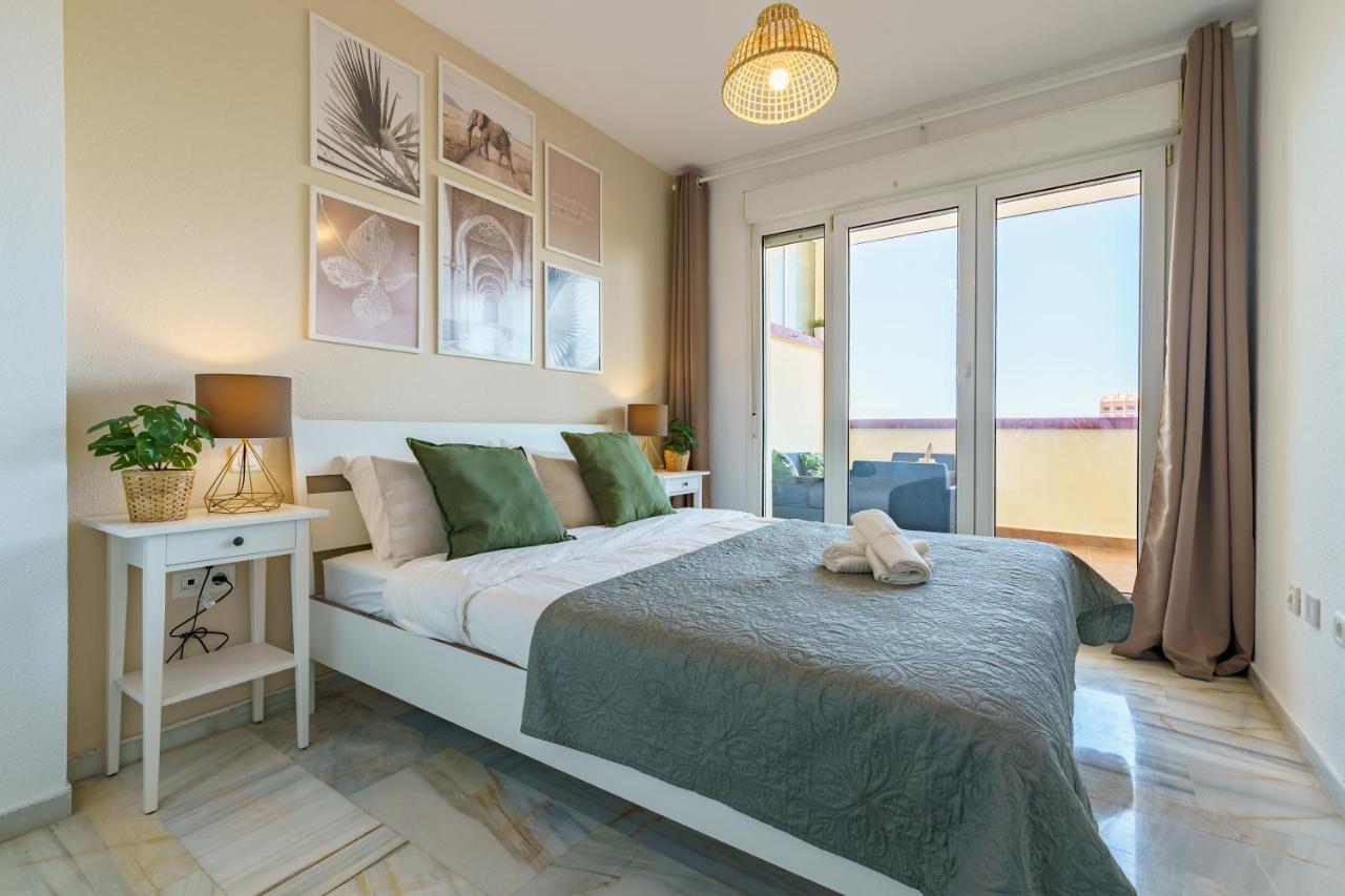 Chic Beachfront Flat With Amazing Sea Views And Private Indoor Parking Benalmádena Exteriér fotografie