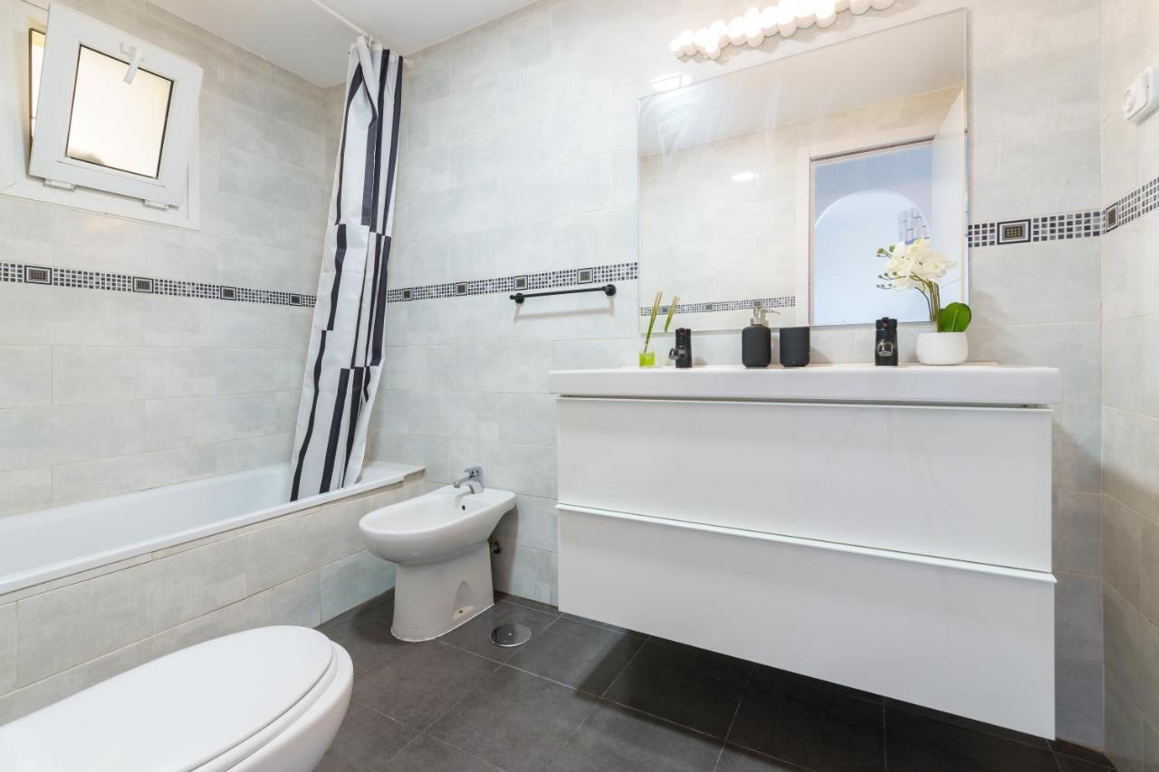Chic Beachfront Flat With Amazing Sea Views And Private Indoor Parking Benalmádena Exteriér fotografie