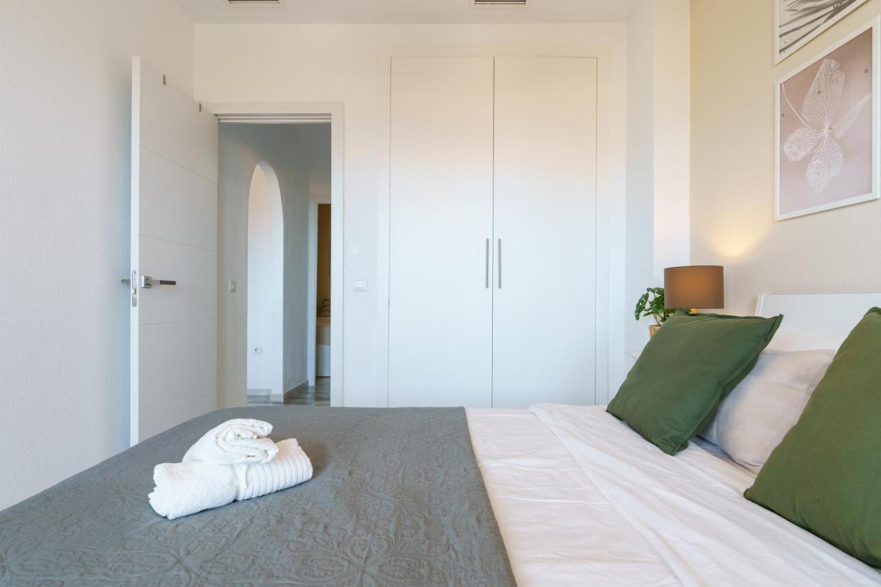 Chic Beachfront Flat With Amazing Sea Views And Private Indoor Parking Benalmádena Exteriér fotografie